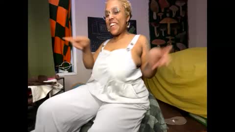 Naomigiirl6 online show from 01-24-25, 06:35