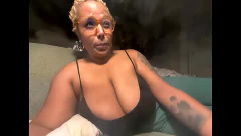 Naomigiirl6 online show from 01-28-25, 10:23