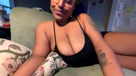 Naomigiirl6 online show from 01-31-25, 04:38