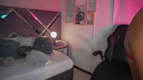 Snapshot of naomigray__ chatting on 06-08-26, 08:42 Naomi-Gray online show from 06-08-26, 08:42