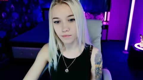 Snapshot of naomihita chatting on 11-07-25, 11:10 naomihita online show from 11-07-25, 11:10