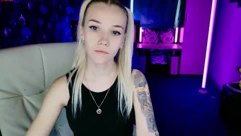 Snapshot of naomihita chatting on 11-08-25, 11:10 naomihita online show from 11-08-25, 11:10