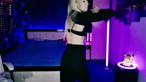 Snapshot of naomihita chatting on 11-21-25, 05:00 naomihita online show from 11-21-25, 05:00