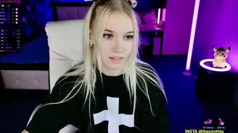 Snapshot of naomihita chatting on 12-15-25, 04:44 naomihita online show from 12-15-25, 04:44