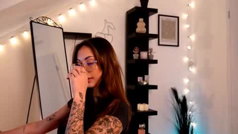 Snapshot of naomii_20 chatting on 09-18-25, 03:03 naomii_20 online show from 09-18-25, 03:03