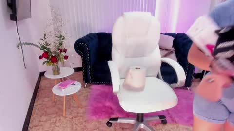 Naomi Campbell online show from 02-18-25, 06:58