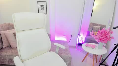 Naomi Campbell online show from 11-05-25, 07:47