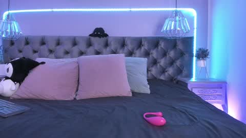 Snapshot of naomii_soto chatting on 12-11-24, 04:09 Naomi online show from 12-11-24, 04:09