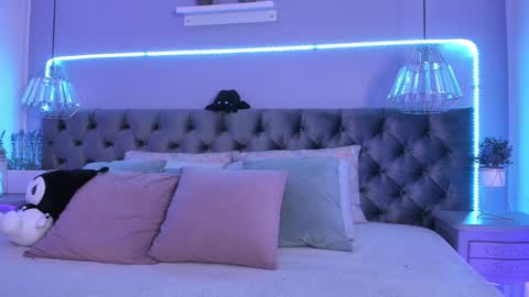 Snapshot of naomii_soto chatting on 01-11-25, 11:24 Naomi online show from 01-11-25, 11:24