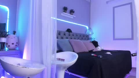 Snapshot of naomii_soto chatting on 02-17-25, 08:15 Naomi online show from 02-17-25, 08:15