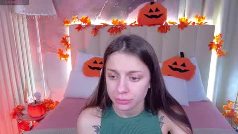 Naomi online show from 10-20-25, 04:57