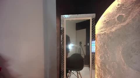 Naomi Qeents online show from 11-11-25, 01:00