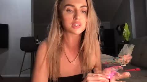 naomirhoades online show from 02-27-25, 04:10