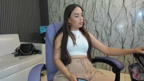 Snapshot of naomis_36 chatting on 07-12-26, 01:35 Naomis online show from 07-12-26, 01:35
