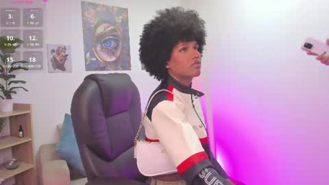 Snapshot of naomisaenz_ chatting on 06-20-26, 10:18 N A O M I online show from 06-20-26, 10:18