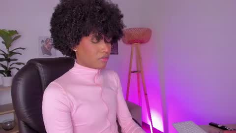 Snapshot of naomisaenz_ chatting on 06-29-26, 10:15 N A O M I online show from 06-29-26, 10:15
