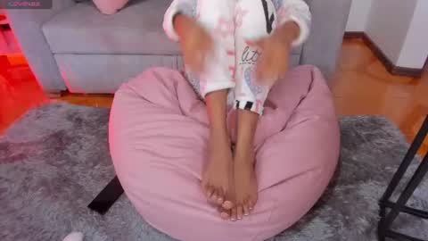 Snapshot of naomisaenz_ chatting on 07-17-26, 03:46 N A O M I online show from 07-17-26, 03:46
