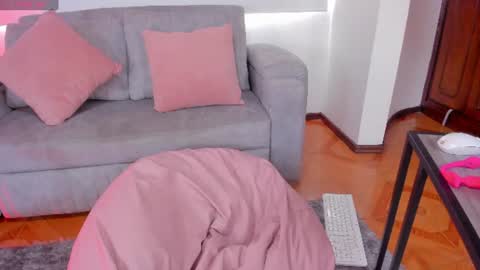 Snapshot of naomisaenz_ chatting on 07-17-26, 03:50 N A O M I online show from 07-17-26, 03:50