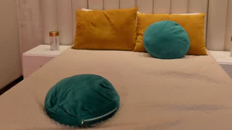 Naomi online show from 01-15-25, 03:29