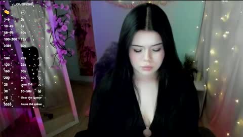 Snapshot of naomivibes chatting on 04-20-26, 06:05 Naomi online show from 04-20-26, 06:05