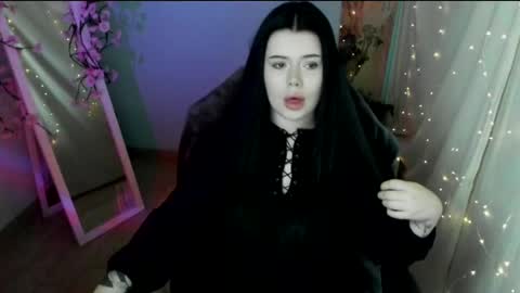 Snapshot of naomivibes chatting on 04-21-26, 06:31 Naomi online show from 04-21-26, 06:31