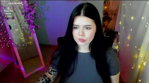 Snapshot of naomivibes chatting on 05-07-26, 06:30 Naomi online show from 05-07-26, 06:30