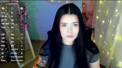 Snapshot of naomivibes chatting on 06-17-26, 06:27 Naomi online show from 06-17-26, 06:27