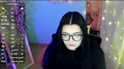 Snapshot of naomivibes chatting on 06-18-26, 05:51 Naomi online show from 06-18-26, 05:51