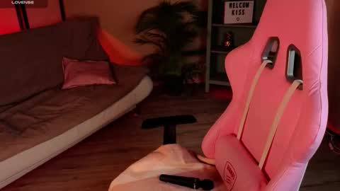 Naomi online show from 09-17-25, 08:43