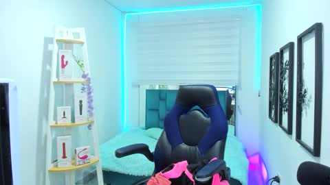 naomy online show from 11-12-25, 02:01