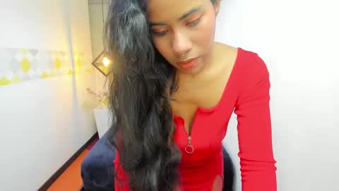 Snapshot of naomy__smith__ chatting on 02-05-25, 12:17 N A O M Y online show from 02-05-25, 12:17