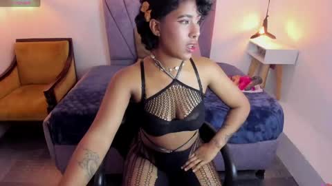 Snapshot of naomy__smith__ chatting on 04-23-26, 04:42 N A O M Y online show from 04-23-26, 04:42
