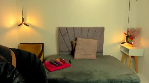 Snapshot of naomy__smith__ chatting on 05-20-26, 07:09 N A O M Y online show from 05-20-26, 07:09