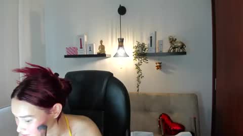 Snapshot of naomy_hot04 chatting on 06-21-26, 10:01 naomy online show from 06-21-26, 10:01