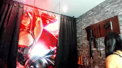 Snapshot of naomyangel chatting on 10-06-25, 11:29 naomy online show from 10-06-25, 11:29