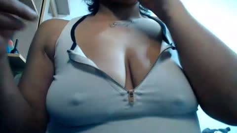 Snapshot of naomylux1 chatting on 06-28-26, 02:50 naomylux1 online show from 06-28-26, 02:50