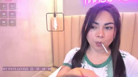 Naomy  online show from 09-19-25, 09:37