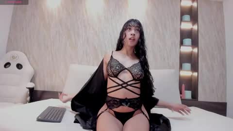 nara black  online show from 04-14-26, 11:49