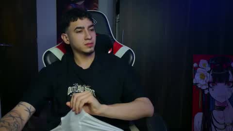 Snapshot of naranjo_seb chatting on 11-21-25, 05:06 sebastian online show from 11-21-25, 05:06