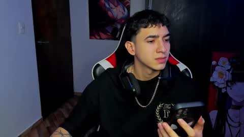 Snapshot of naranjo_seb chatting on 11-30-25, 02:59 sebastian online show from 11-30-25, 02:59