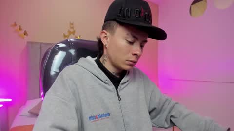 Nascary Fox online show from 03-25-26, 01:06