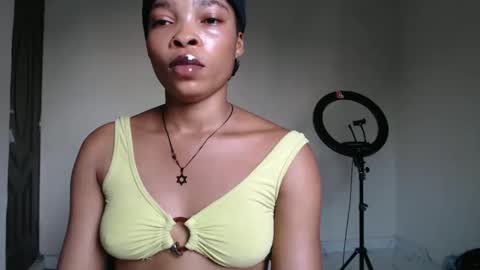 Snapshot of nastie_cumlover chatting on 11-25-25, 08:25 bella online show from 11-25-25, 08:25