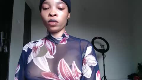 Snapshot of nastie_cumlover chatting on 11-28-25, 09:23 bella online show from 11-28-25, 09:23