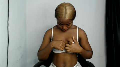 Snapshot of nasty_juicy22 chatting on 07-09-26, 07:01 adie online show from 07-09-26, 07:01