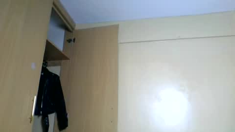 Snapshot of nasty_kiki chatting on 07-08-26, 12:42 Kiki online show from 07-08-26, 12:42