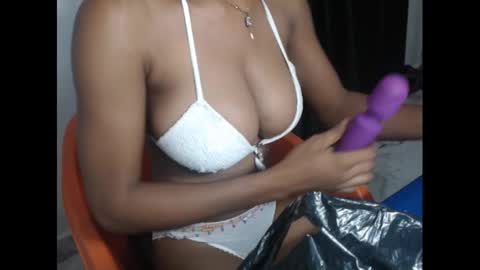 nasty_luna0 online show from 01-06-25, 04:36