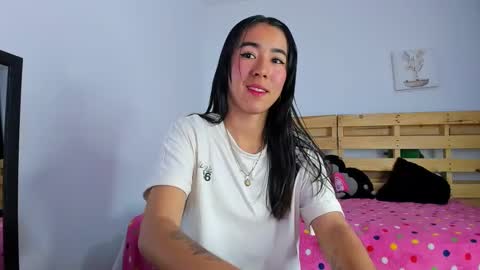 Snapshot of natalia54_ chatting on 10-01-25, 01:33 NATI online show from 10-01-25, 01:33