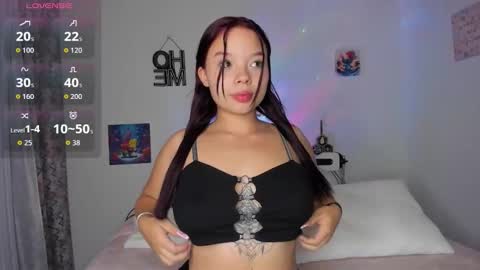 Snapshot of natalia__miller__ chatting on 11-23-25, 02:11 NATALIA online show from 11-23-25, 02:11