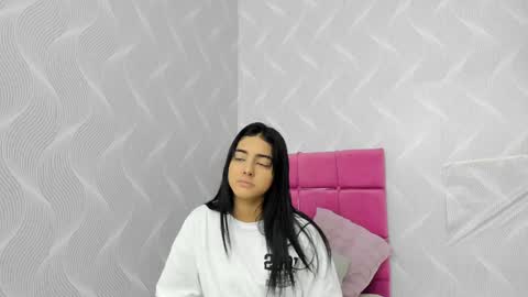 Snapshot of natalia_aguirre chatting on 01-07-25, 12:31 Naty online show from 01-07-25, 12:31