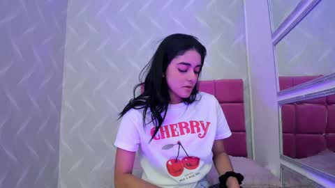 Snapshot of natalia_aguirre chatting on 01-22-25, 12:27 Naty online show from 01-22-25, 12:27